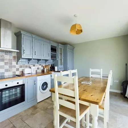 Iris Apartment